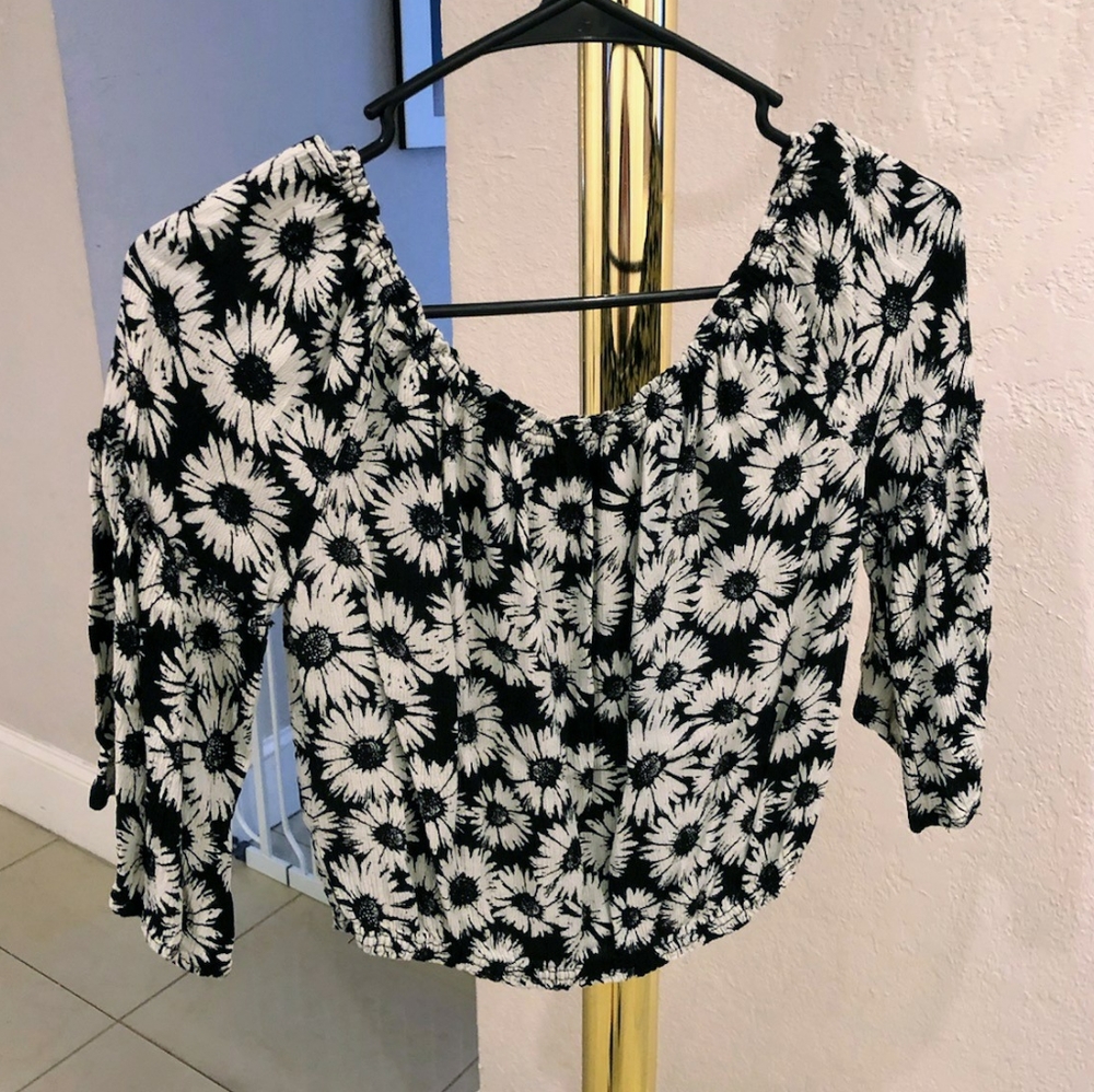 Daisy Floral Design Crop Top